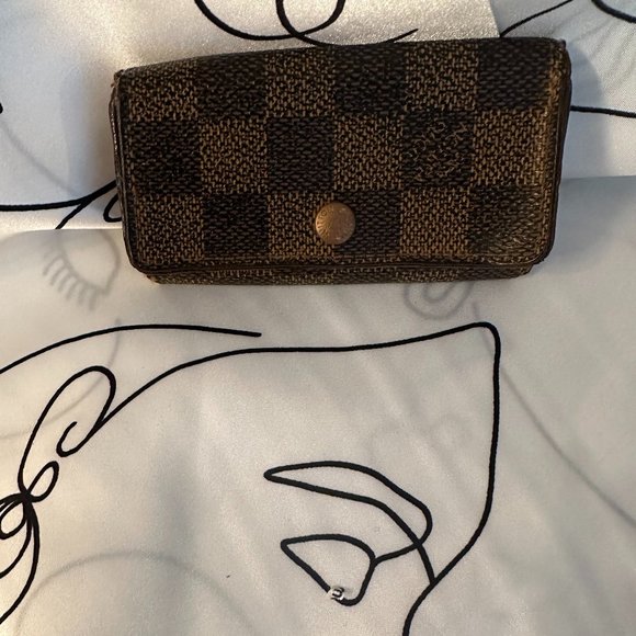 Louis Vuitton Canvas Damier 4 Key Holder - Picture 2 of 9